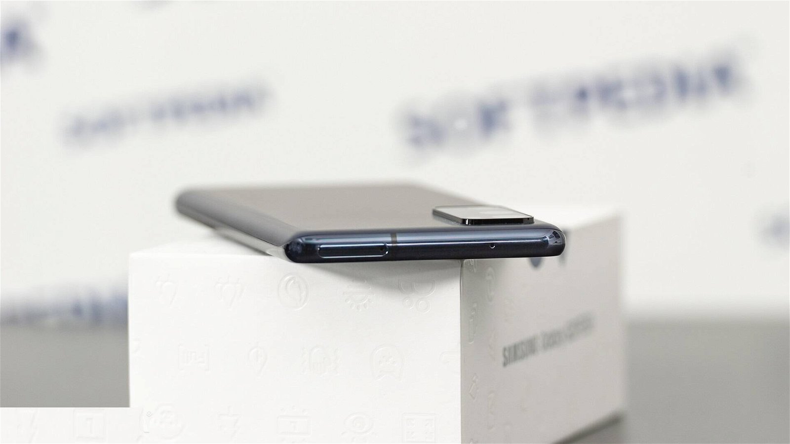 Immagine di Samsung: meglio tardi che mai, arriva Galaxy S20 Lite FE?