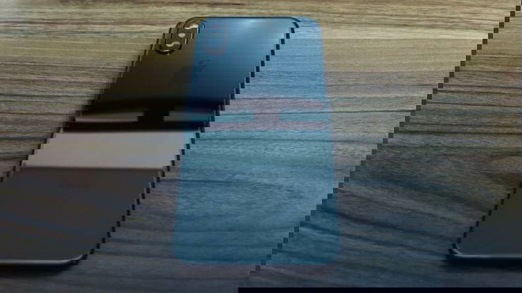 Immagine di iPhone X: Apple avrebbe scartato questa versione