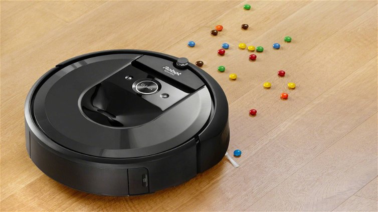 Immagine di iRobot Roomba i7+: l'aspirapolvere che si svuota da solo, oggi in sconto di 300€!