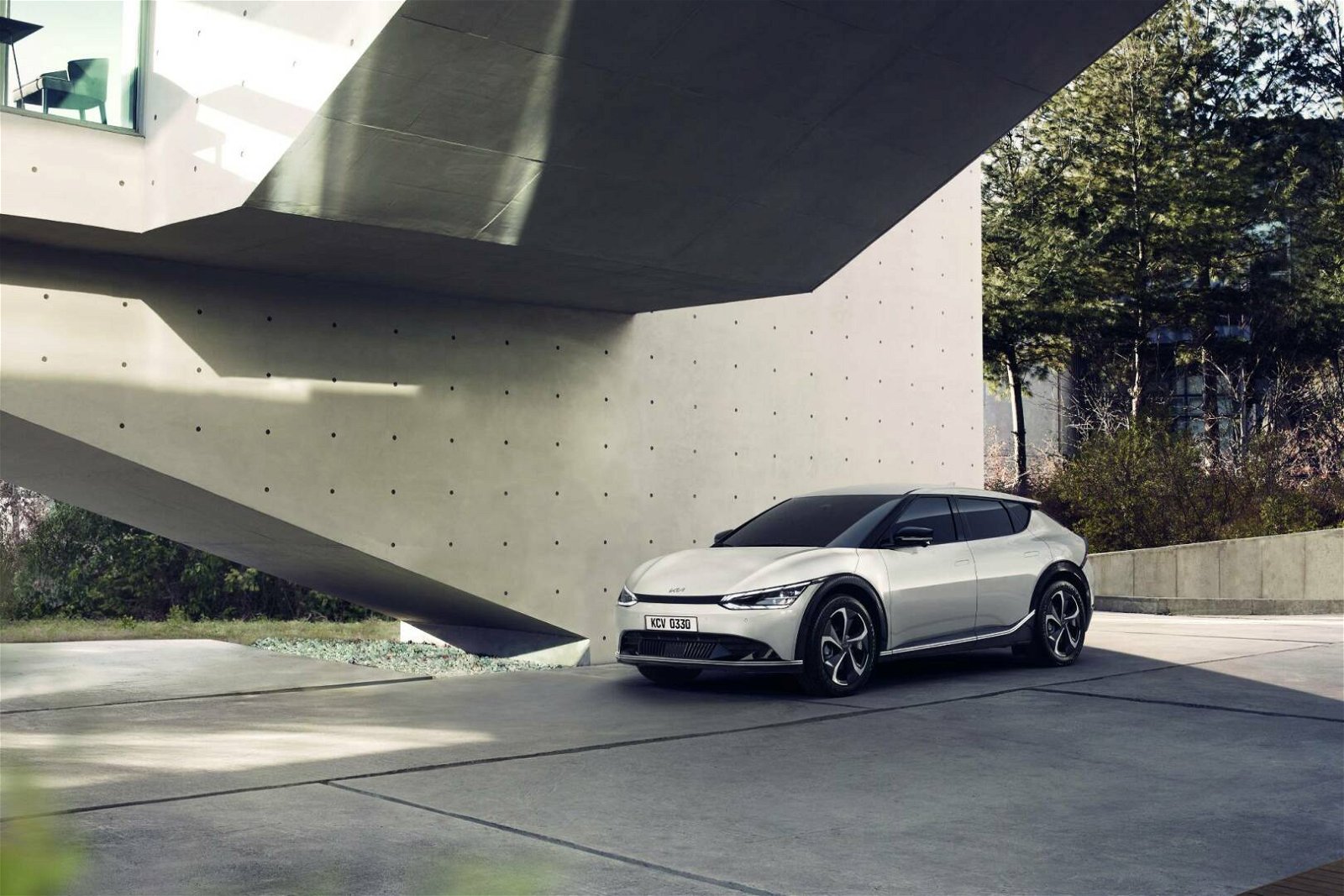 Immagine di Kia EV6: la nuova elettrica è una rivoluzione di stile e tecnologia