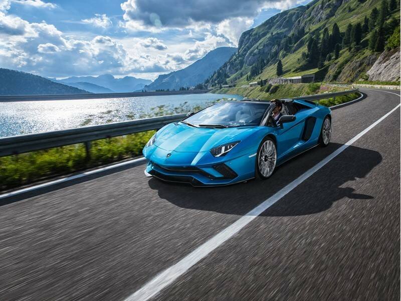 Immagine di Lamborghini allontana l'addio ai motori termici