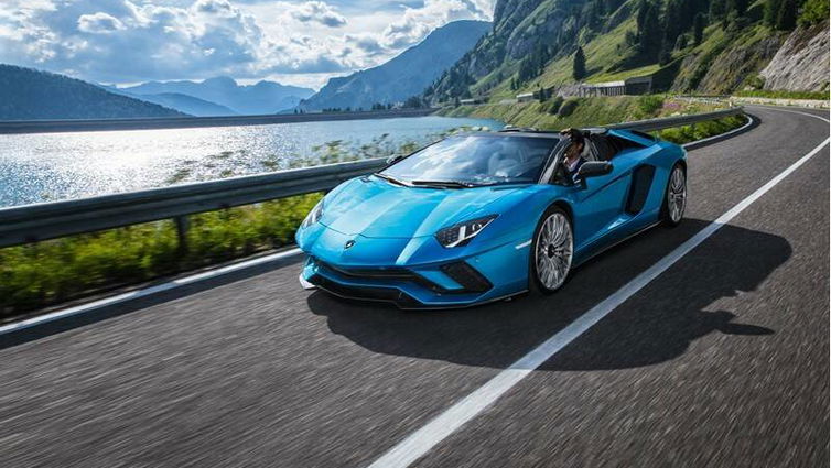 Immagine di Lamborghini allontana l'addio ai motori termici