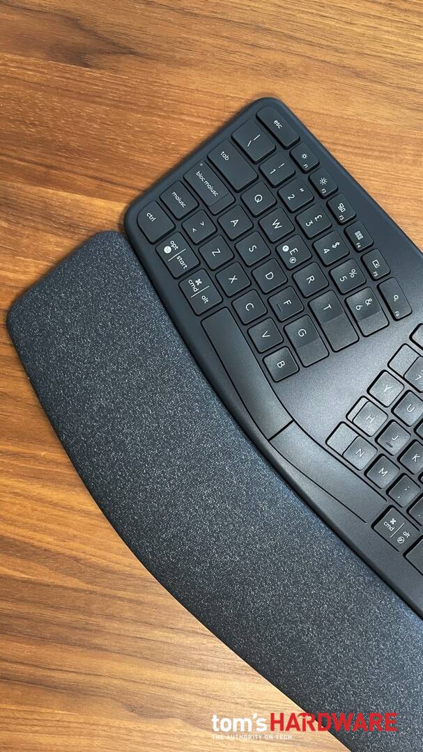 Recensione Logitech ERGO K860, la nuova tastiera ergonomica di Logitech