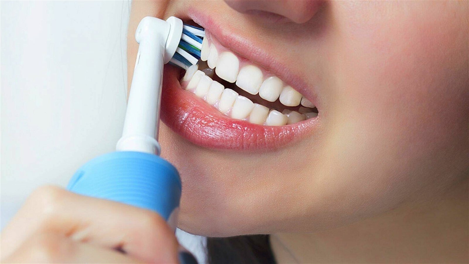 Immagine di Spazzolino elettrico Oral-B Genius X ad un prezzo shock su Mediaworld!