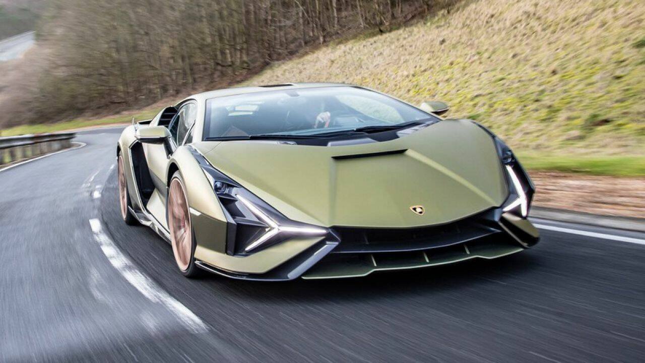 Immagine di La tradizione Lamborghini non si ferma: in arrivo due modelli V12 nel 2021
