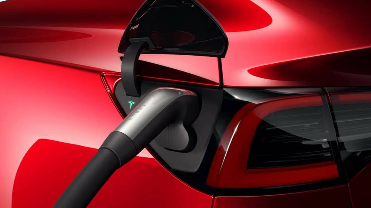 Immagine di Tesla, un proprietario di Model 3 rimane bloccato al Supercharger