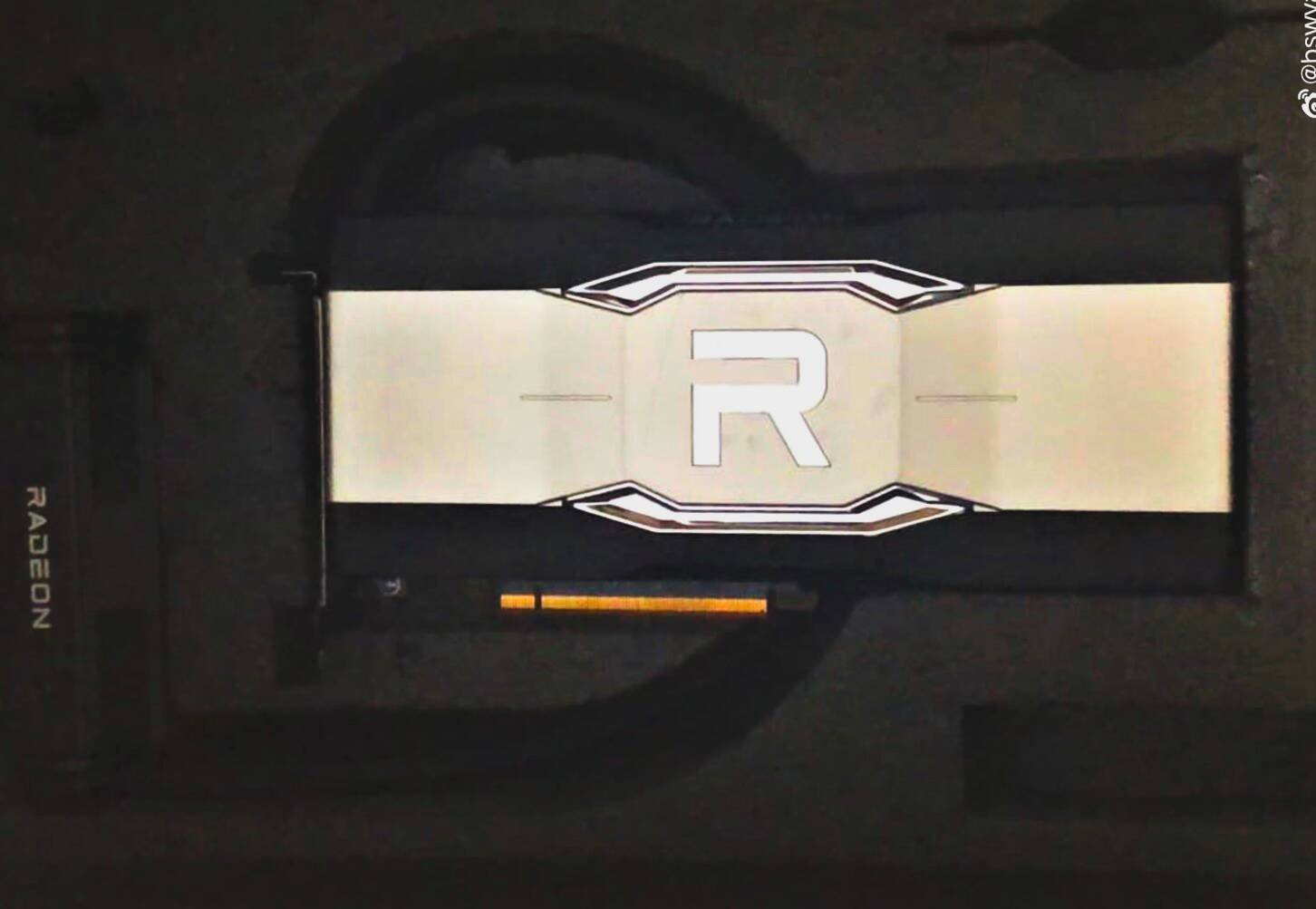 Immagine di Radeon RX 6900 XTX, prime foto della misteriosa scheda grafica AMD