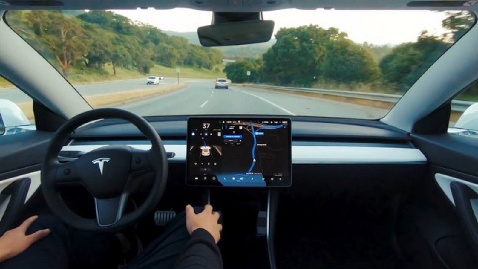 Immagine di Obiettivo Tesla: niente incidenti con il nuovo Autopilot