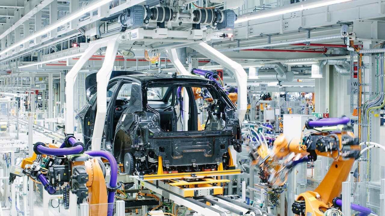 Immagine di Mercedes ferma la produzione globale: assenza di componenti