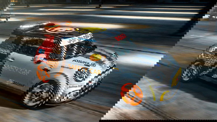 Immagine di MINI Electric Pacesetter, la Safety Car debutta in Formula E