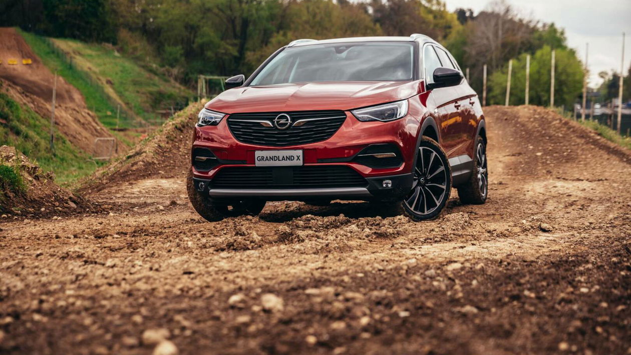 Immagine di Anteprima, Opel GrandLand X Hybrid4: sorprende in fuoristrada