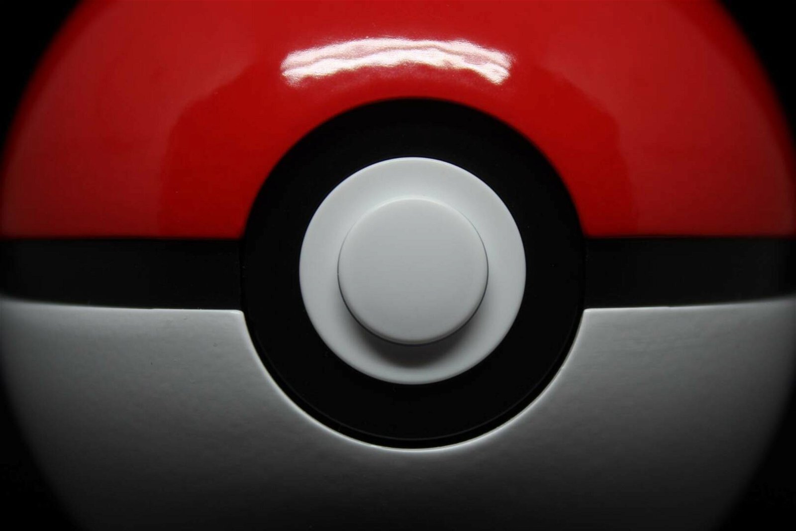 Immagine di Pokémon, la replica da collezione della Poké Ball: recensione