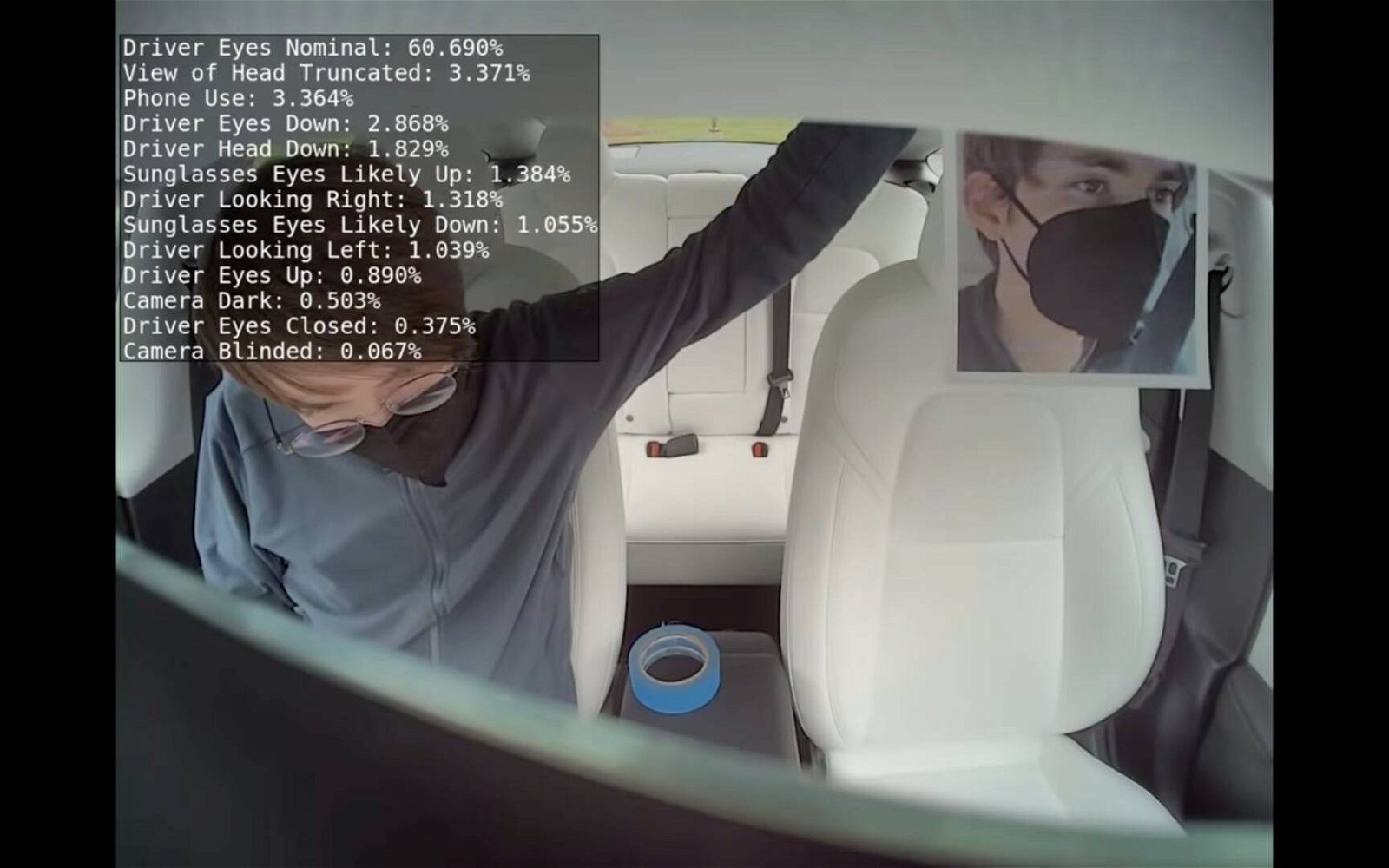 Immagine di Tesla monitora l'attenzione del guidatore in tempo reale