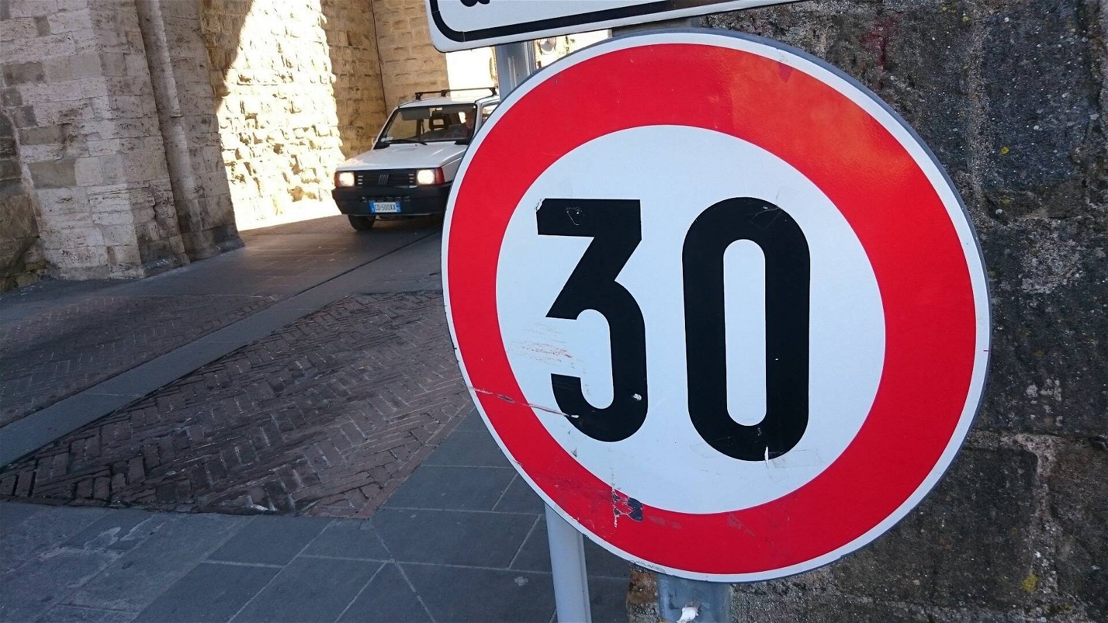 Immagine di La Spagna impone il limite di velocità di 30 km/h nelle aree urbane
