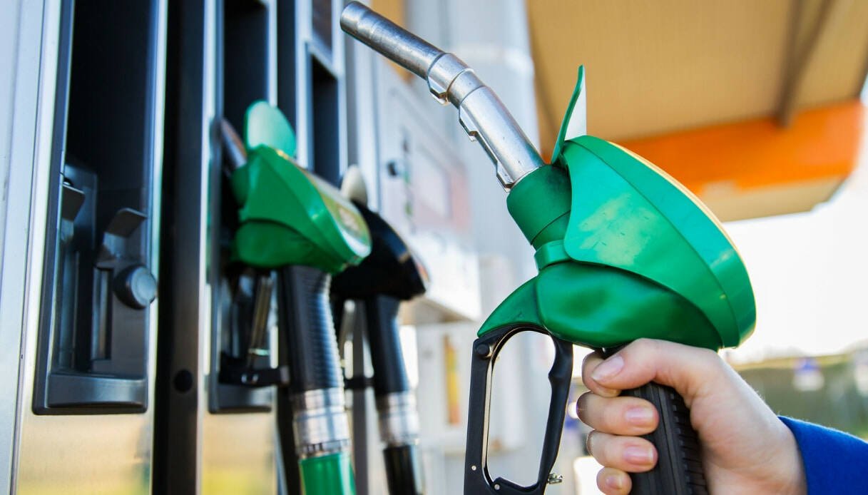 Immagine di e-fuel in cambio di crediti green: ecco la nuova proposta per le emissioni