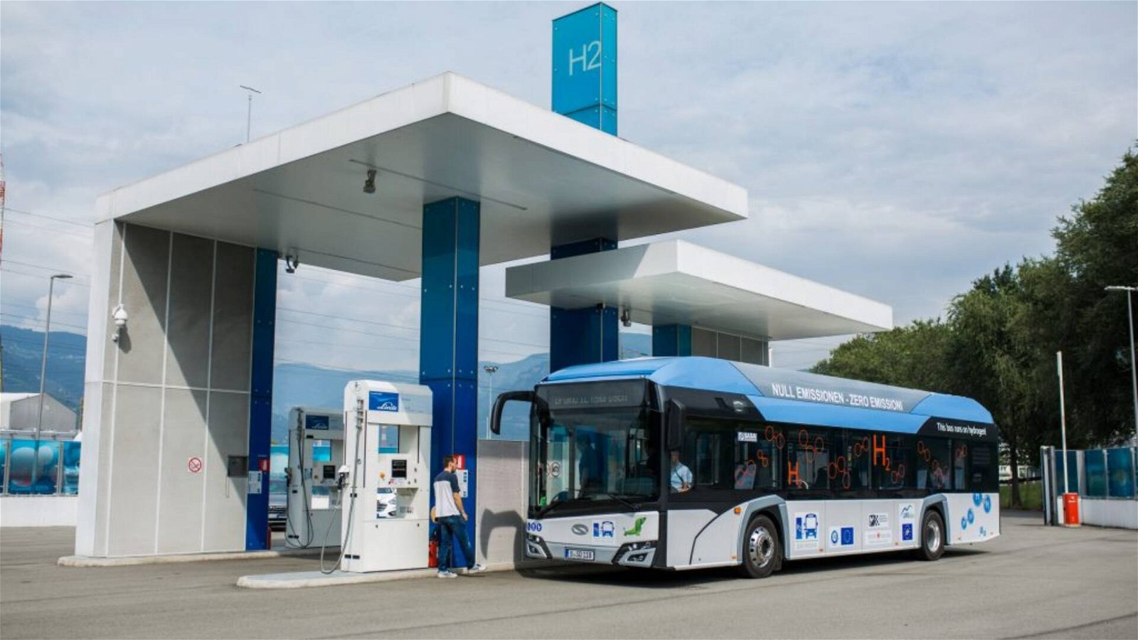 Immagine di Bolzano punta all’idrogeno: 12 autobus e nuova stazione di rifornimento