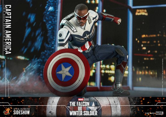 captain-america-sixth-scale-figure-by-hot-toys-158016.jpg
