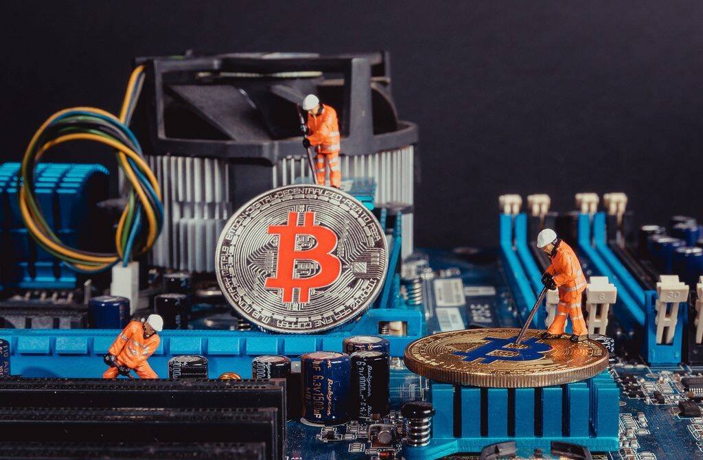 Immagine di Bitcoin, per i minatori profitti ancora alti nonostante le difficoltà