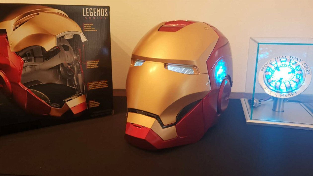 Immagine di Hasbro Marvel Legends Iron Man Helmet: la recensione