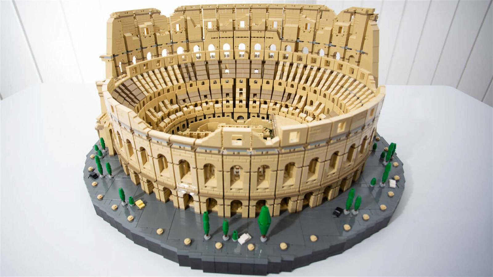 Il Colosseo in Scala Costruito con i Mattoncini LEGO - Mattonito