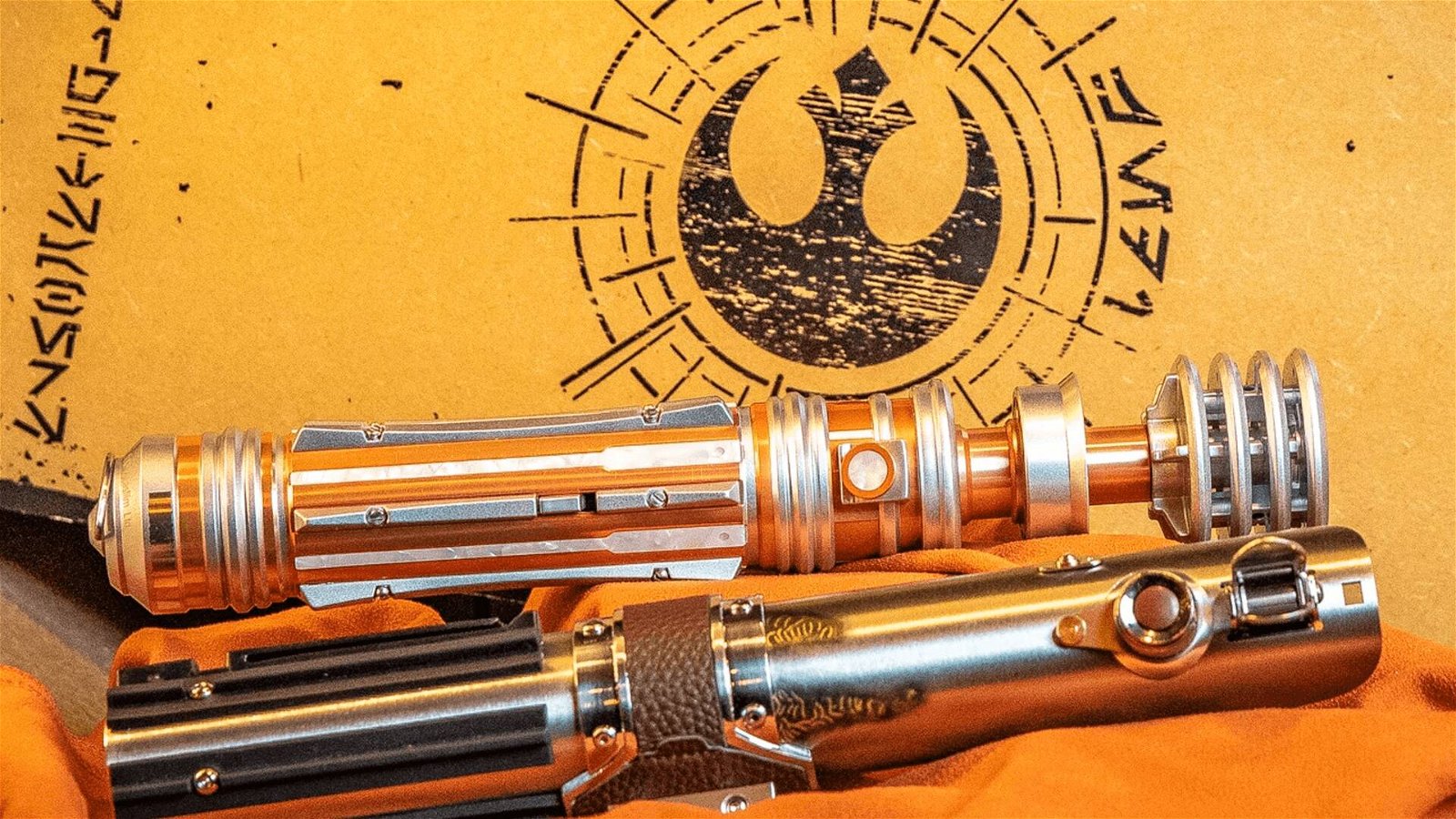 Immagine di Skywalker Legacy Lightsaber: ecco le spade laser di Luke e Leia