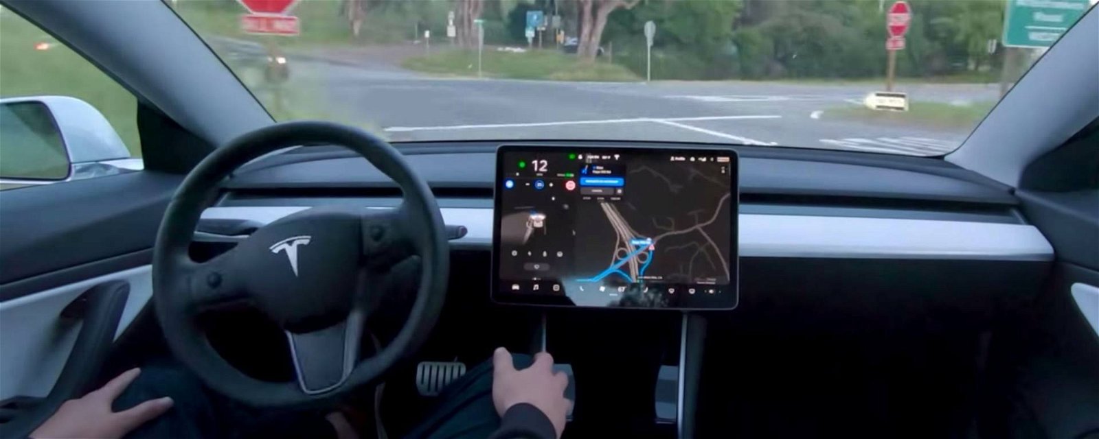 Immagine di Full Self-Driving, la v10.11 sulle auto dei dipendenti Tesla