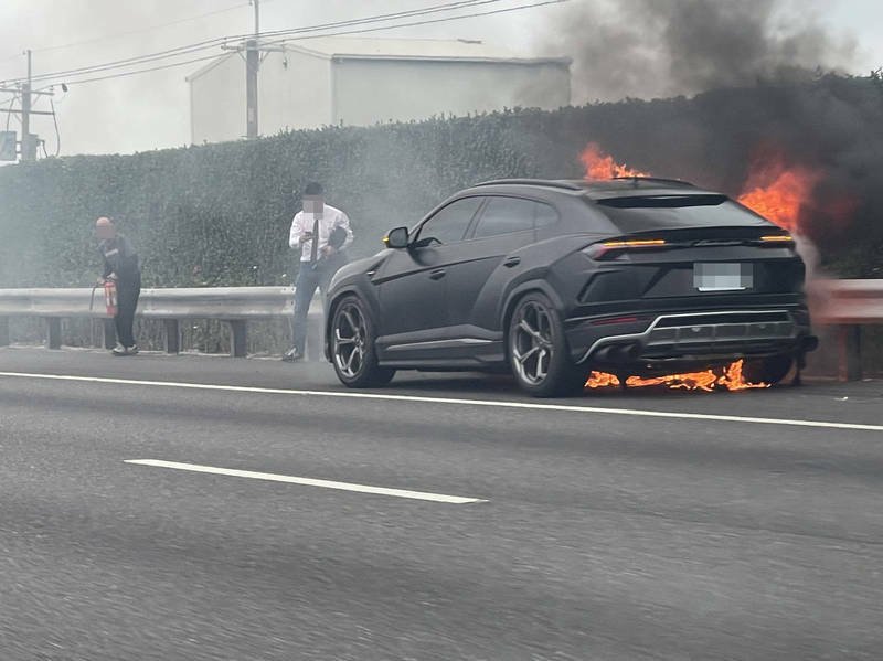 Immagine di Un altro Urus in fiamme: cosa succede a Lamborghini?