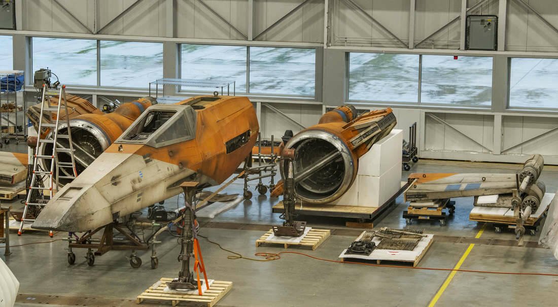 Immagine di Un X-Wing a grandezza naturale atterra allo Smithsonian