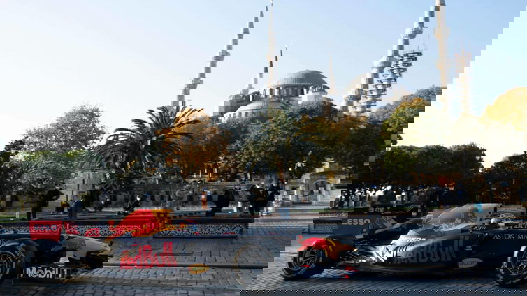 Immagine di Bugatti Chiron contro Red Bull Racing, chi vince il quarto di miglio?
