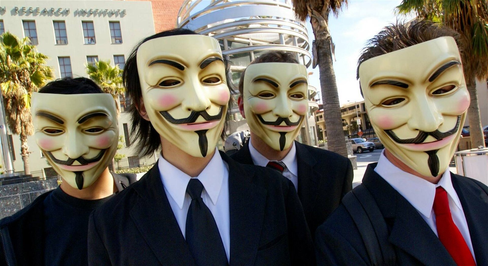 Immagine di Anonymous: "abbiamo colpito il Ministero della Difesa russo"