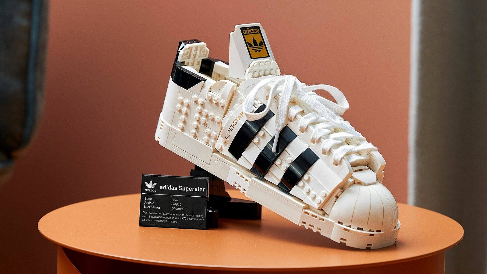 Immagine di LEGO e Adidas: in arrivo il set della sneaker Superstar