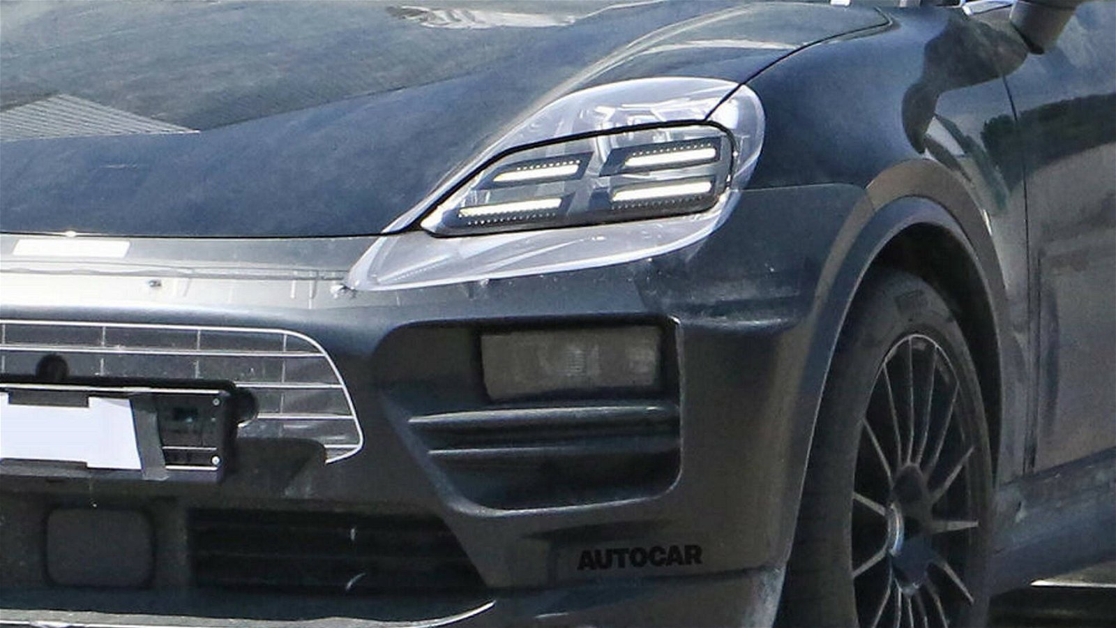 Immagine di Porsche Macan elettrica: prime immagini dai test