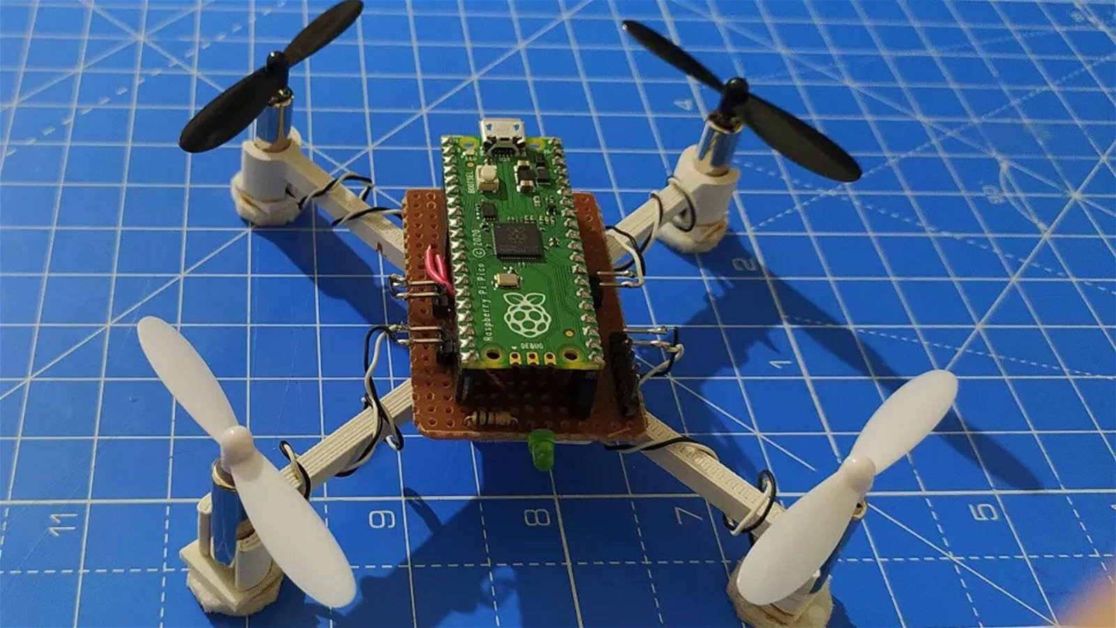 Immagine di PiWings, il drone basato su Raspberry Pico ora ha anche il Wi-Fi