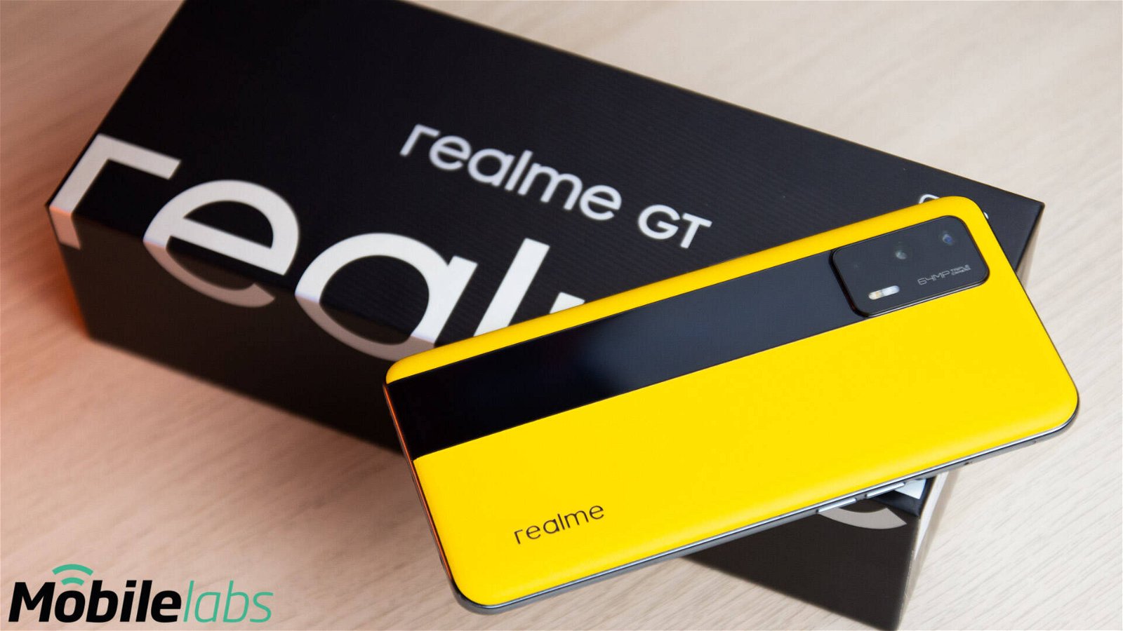 Immagine di Realme GT con Snapdragon 888 a meno di 400€ su eBay!