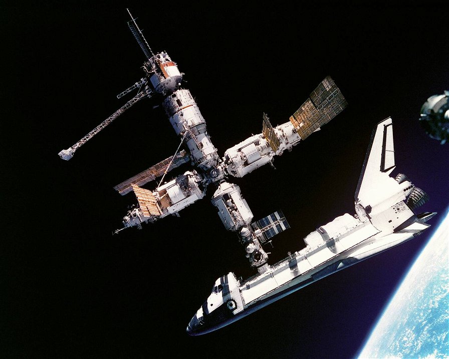 space-shuttle-atlantis-170753.jpg