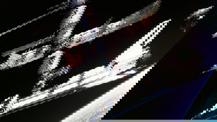 Immagine di 29 giugno 1995: lo shuttle Atlantis attracca alla MIR