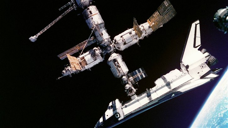 Immagine di 29 giugno 1995: lo shuttle Atlantis attracca alla MIR