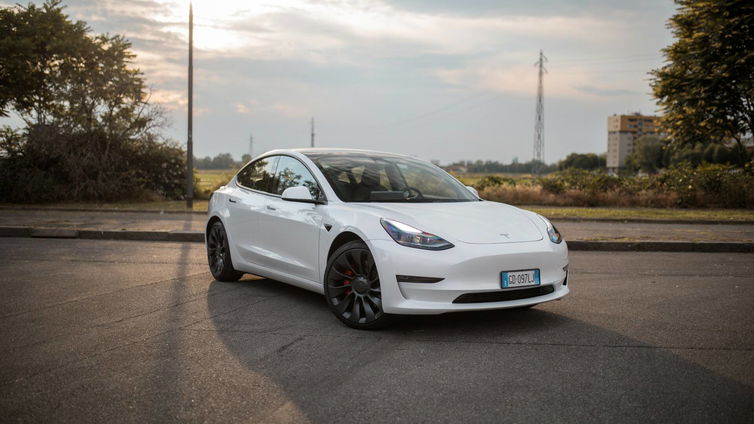 Immagine di Maxi richiamo OTA a quasi 12mila elettriche Tesla