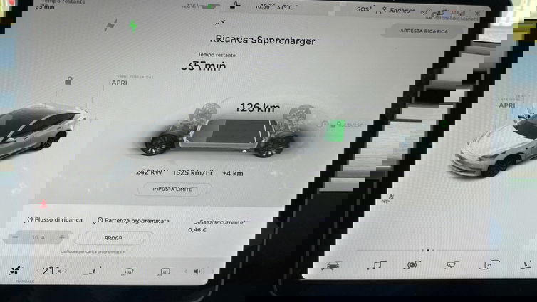 Immagine di America: scollega la Tesla dalla carica perché preoccupato possa esplodere