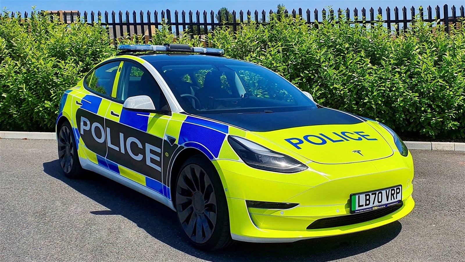 Immagine di Tesla UK realizza una Model 3 per la polizia