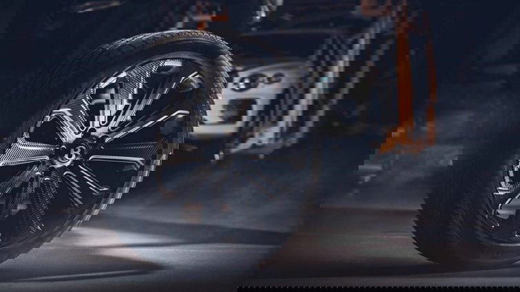 Immagine di Bentley, arriva dall'Italia il nuovo cerchio in carbonio da 22"