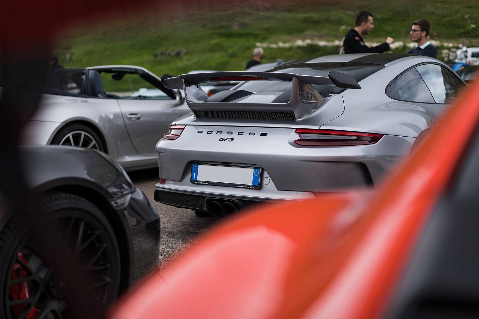 Immagine di Auto elettriche, il futuro delle supercar di Porsche prende una nuova piega