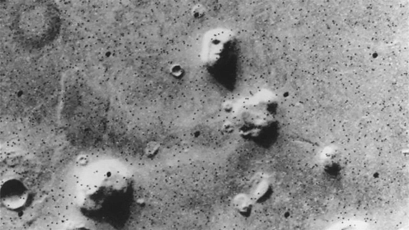 Immagine di 25 luglio 1976: Viking 1 mostra la Faccia di Marte