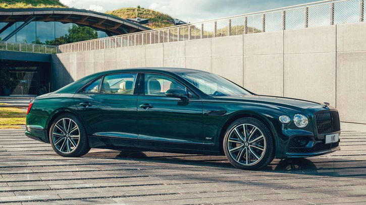 Immagine di Bentley svela la nuova Flying Spur Hybrid