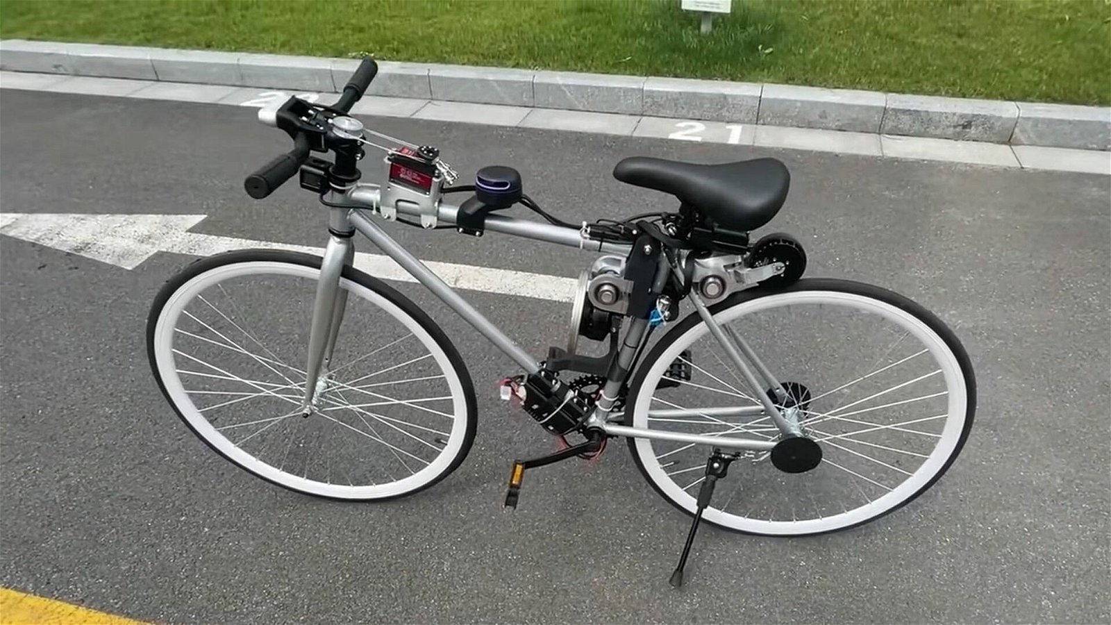 Immagine di Huawei a sorpresa: ecco una bicicletta a guida autonoma