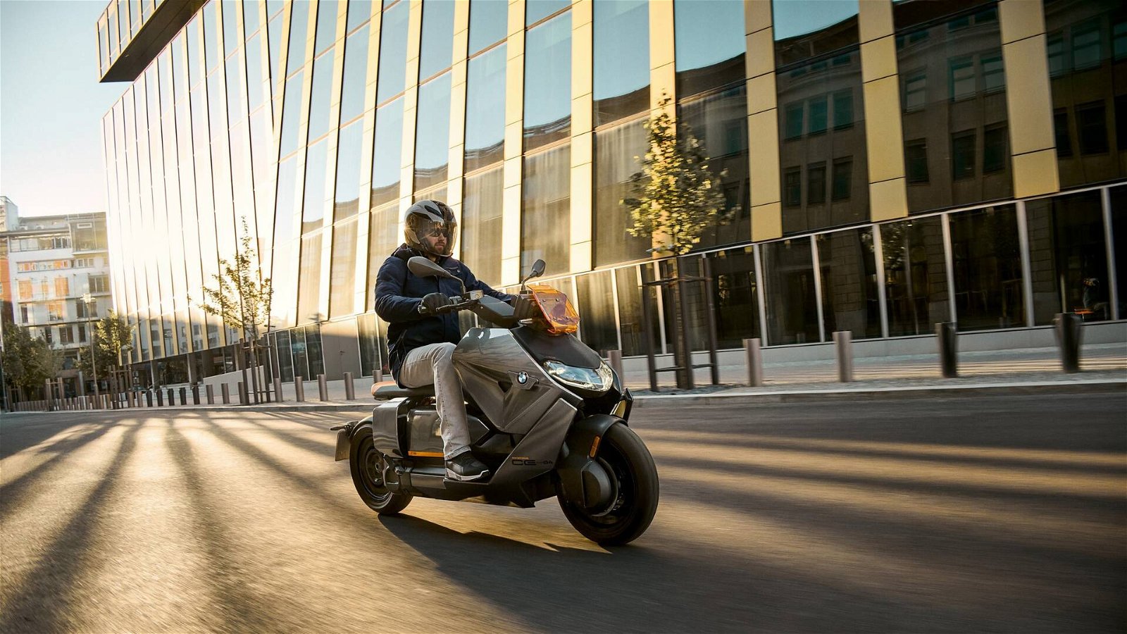 Immagine di Nuovo scooter elettrico BMW CE 04, autonomia sensazionale