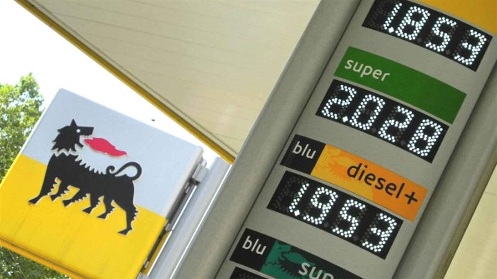 Immagine di Prezzi benzina e diesel: nuovo intervento del Governo per tagliare il costo del carburante