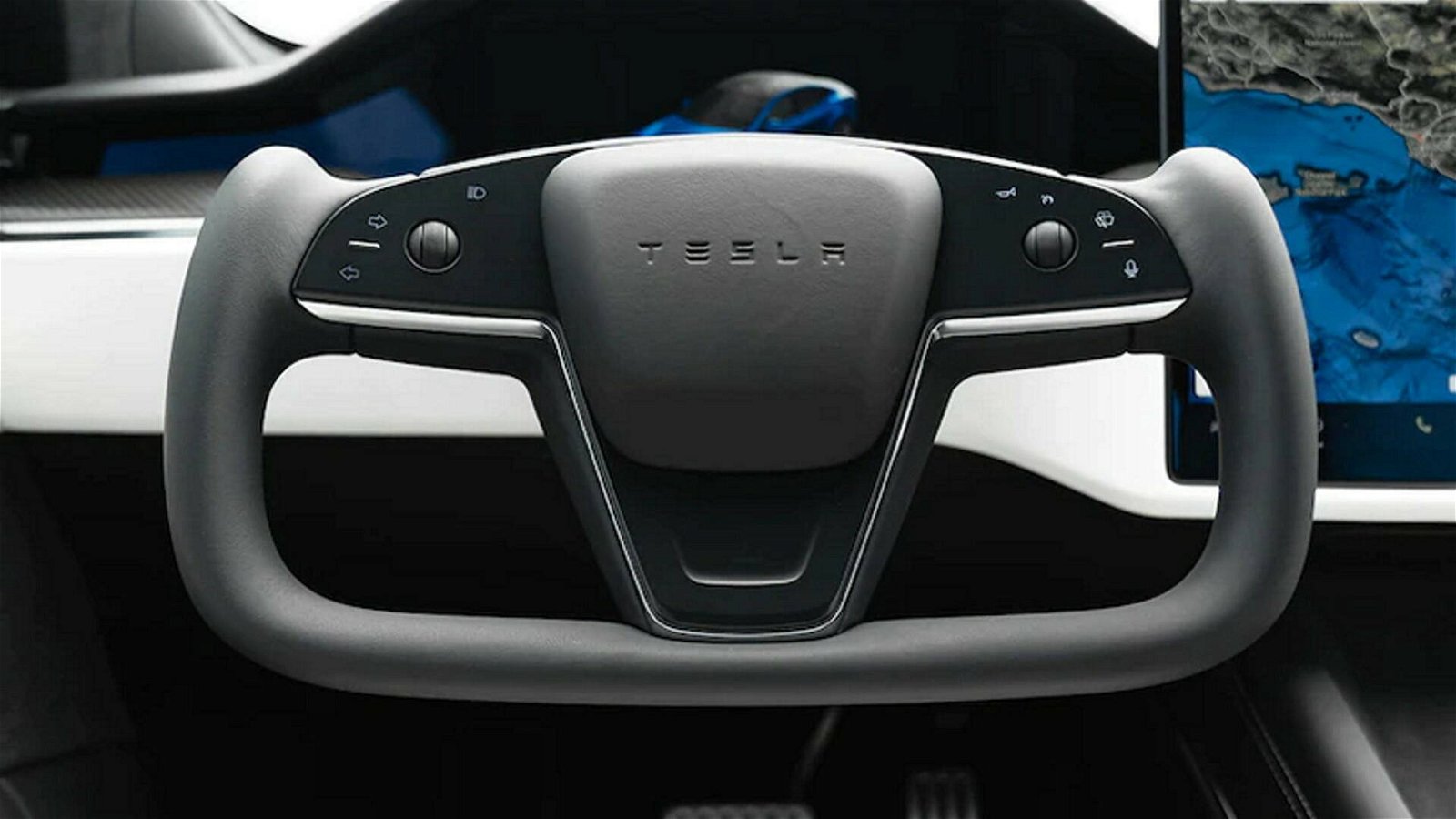 Immagine di Tesla, il volante in stile Supercar sarà lo standard