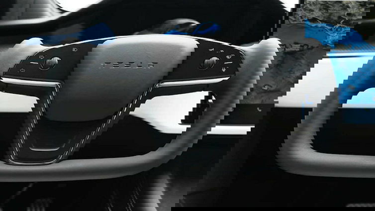 Immagine di Tesla, il volante in stile Supercar sarà lo standard
