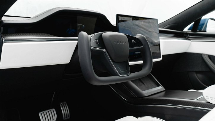Immagine di Tesla, il volante rotondo optional su Model X e S è già sold out